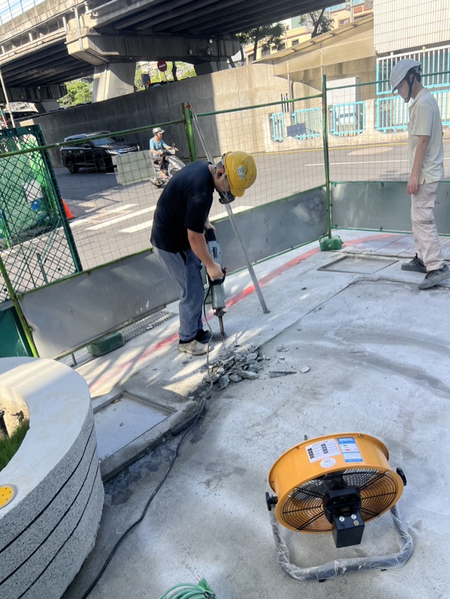 拆除打石施工照片 4